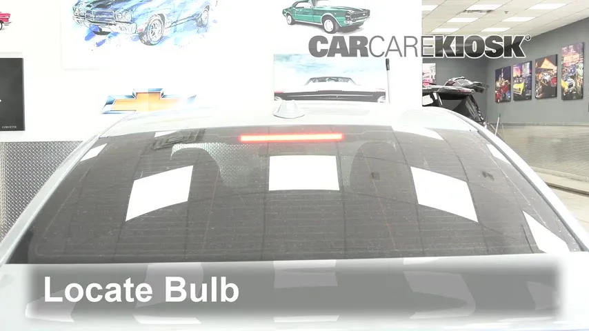 2023 BMW 330e xDrive 2.0L 4 Cyl. Turbo PHEV Éclairage Feu de freinage central (remplacer l'ampoule)